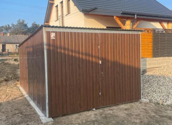 GARAŻ BLASZANY 3×5 ORZECH