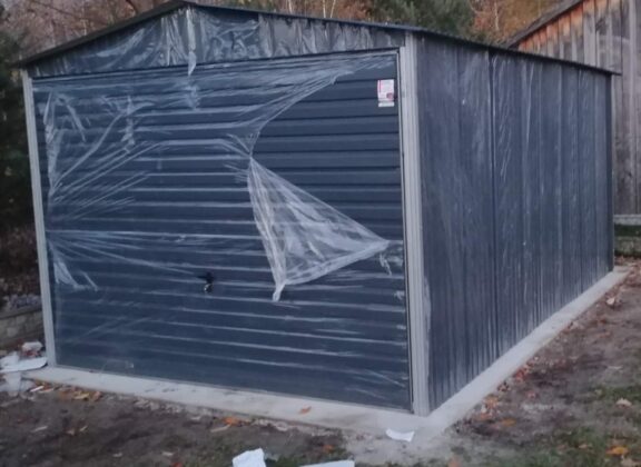 GARAŻ BLASZANY 3×5 GRAFIT, BRAMA POZIOMA